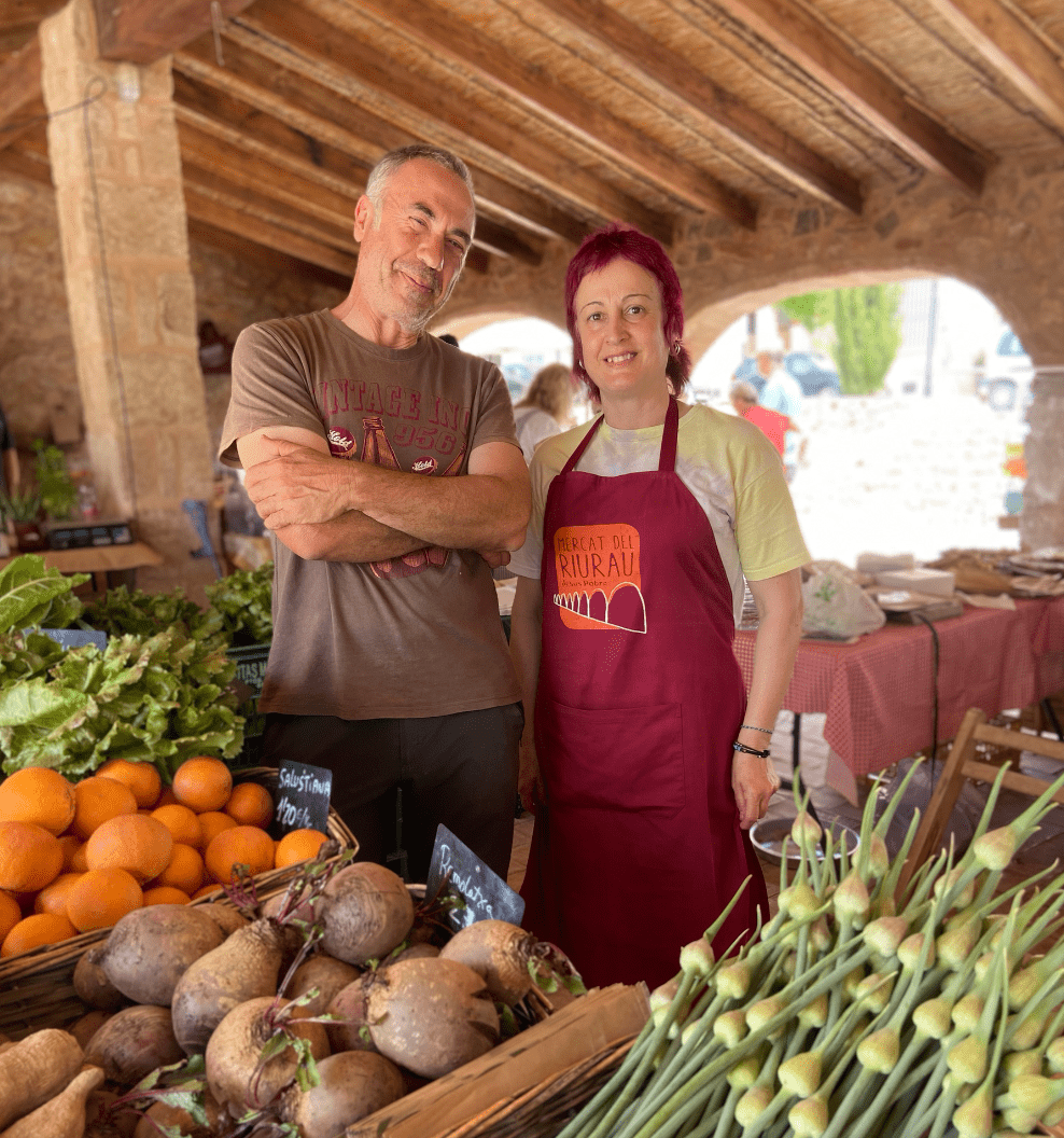 Foto de algunos de nuestros productores en su puesto.